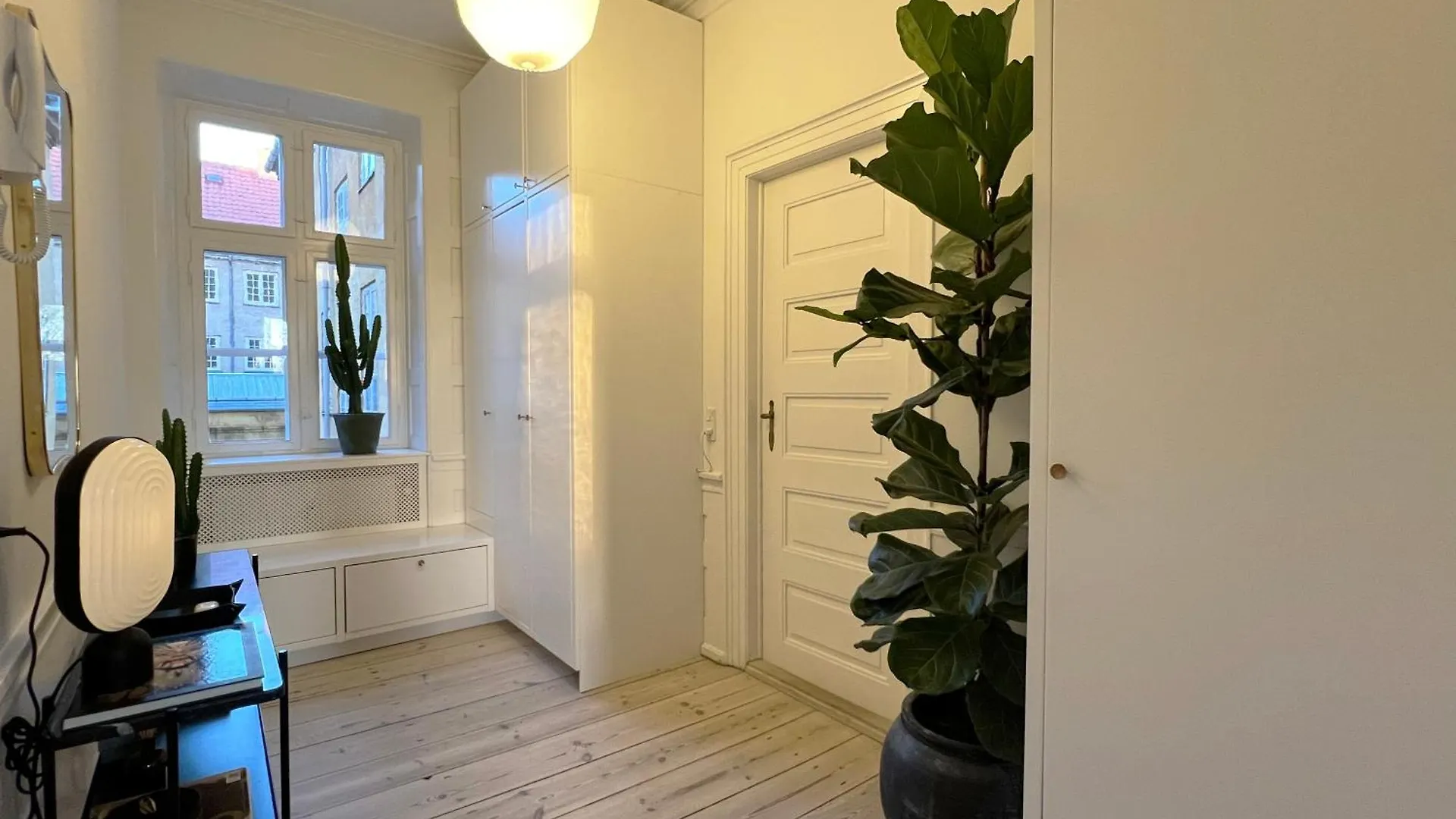 코펜하겐 Luxury 'Kings Garden View' 260M2 Prime Located Flat 아파트 덴마크